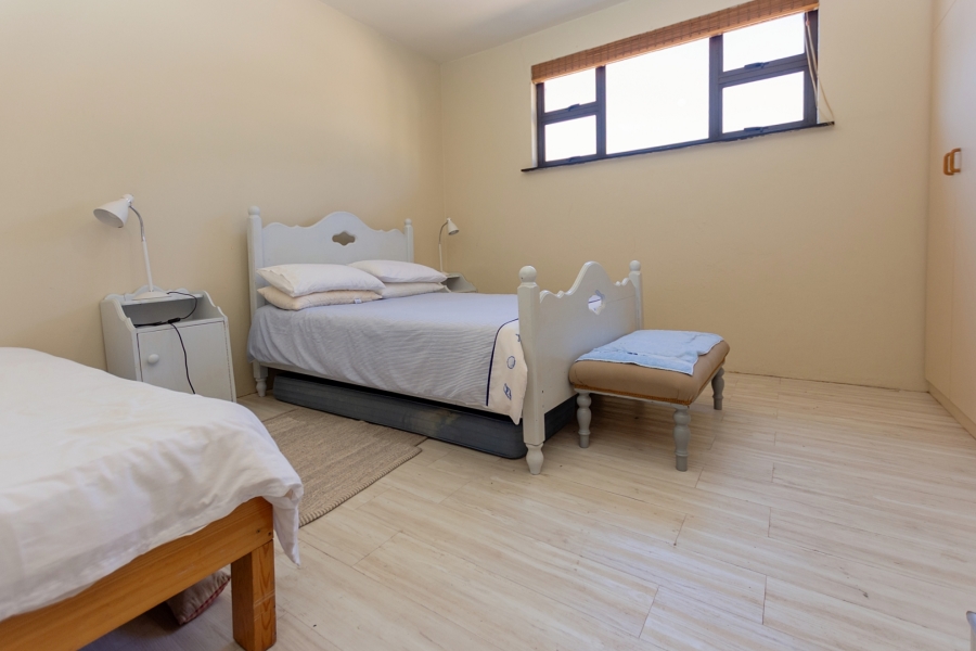 6 Bedroom Property for Sale in Middedorp Western Cape